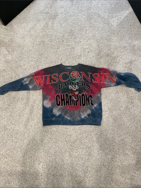 Tops - Wisconsin Badgers Rose Bowl Champions Tie-Dye Crewneck Sweatshirt. Women’s. M.